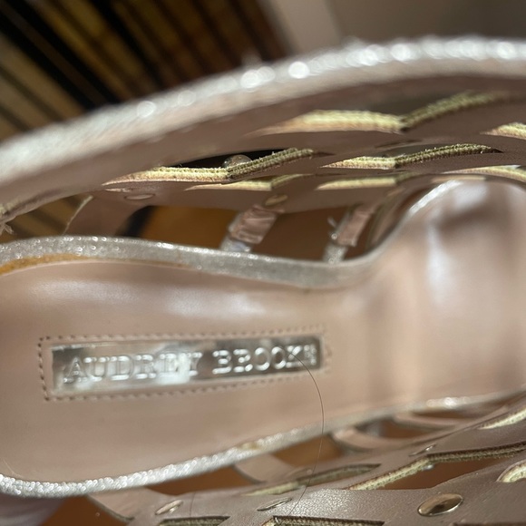 Audrey Brooke gold high heels size 10 - Picture 2 of 4